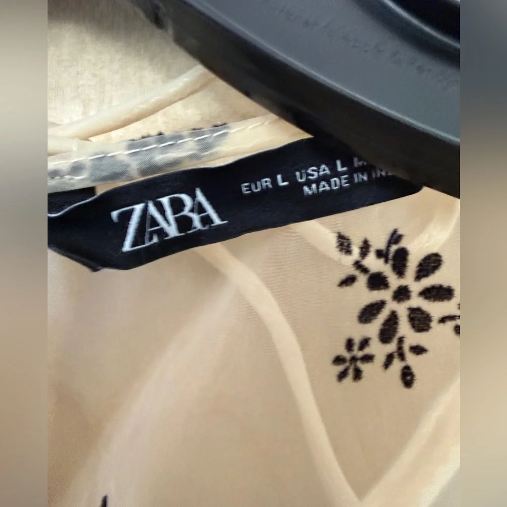 Zara Sheer Puff-Sleeve Floral Appliqué Top in Cream and Black